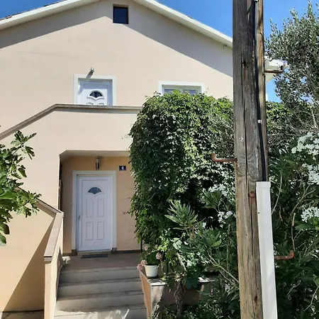 Apartmani Marija * Povljana